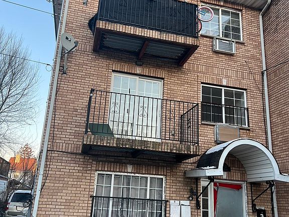 3rd image of 9317 197th St Floor 2