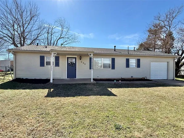 203 E Green St, Meeker, OK 74855
