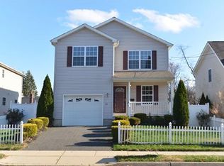 27 New St, Monroe Township, NJ 08831