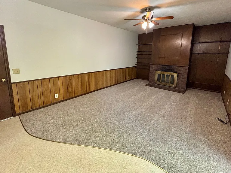 1405 Westwind Dr — Photo 4