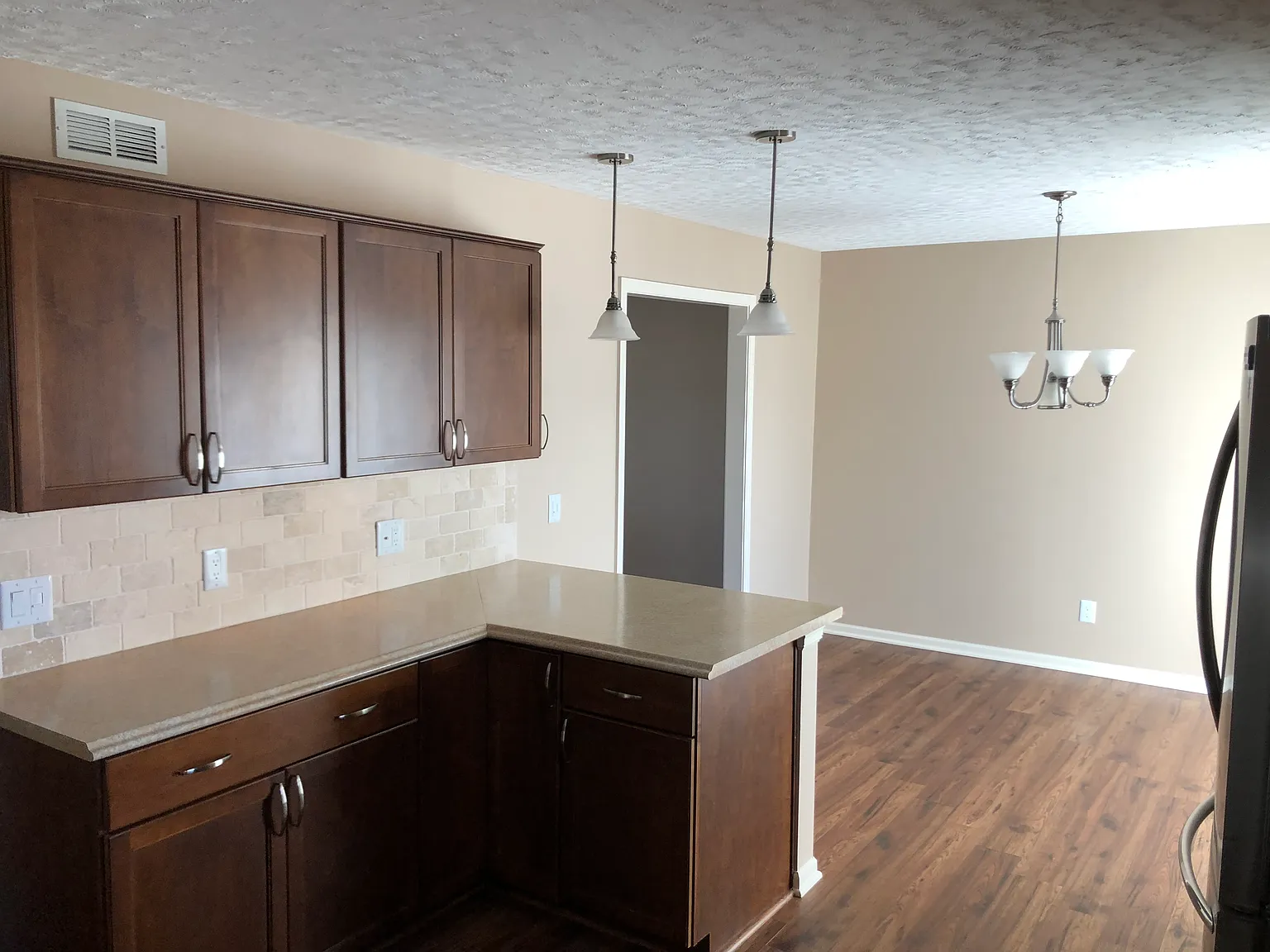3 bed, 1200 sqft, $2,200 — Photo 4