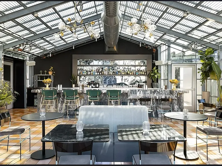 Greenhouse bar at Timbri