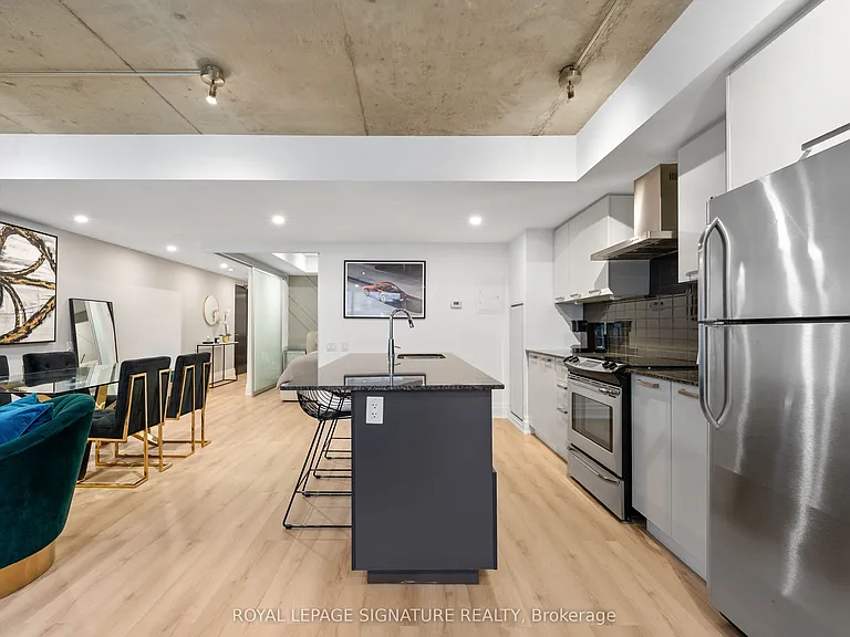 95 Bathurst St #109 — Photo 8