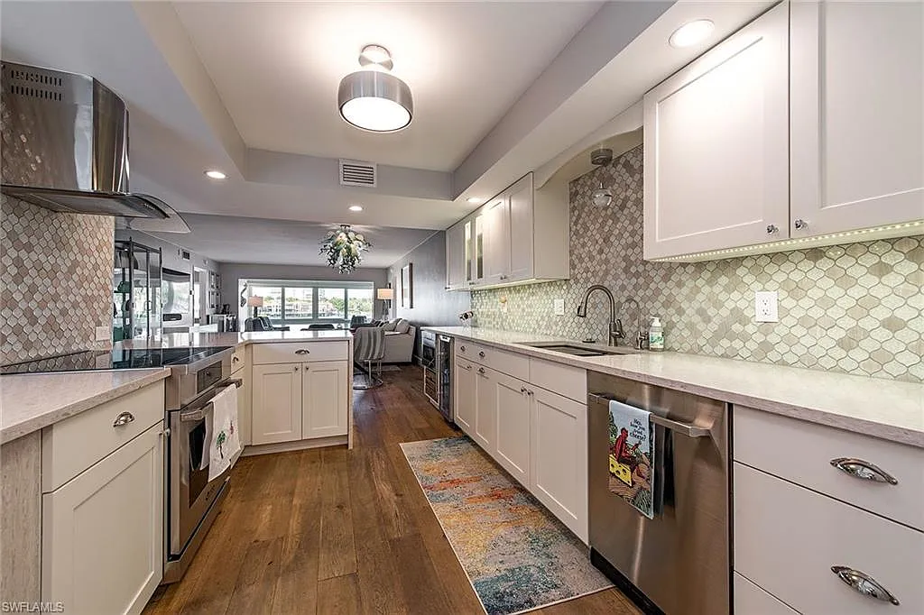 3 bed, 3.0 bath, 1940 sqft, $14,000 — Photo 3