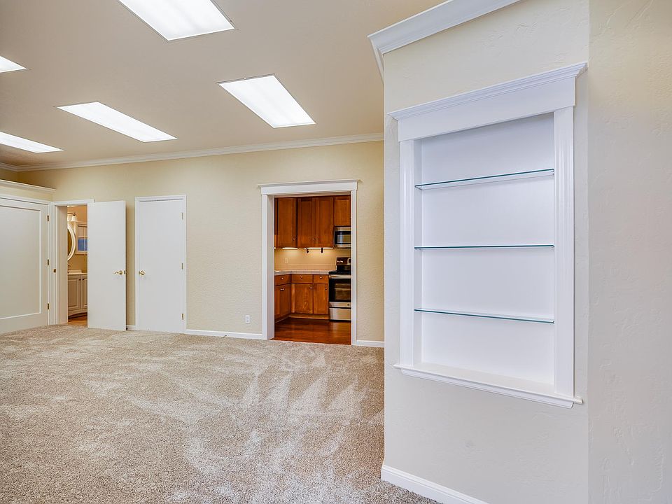 1st image of 1741 Leslie St #1