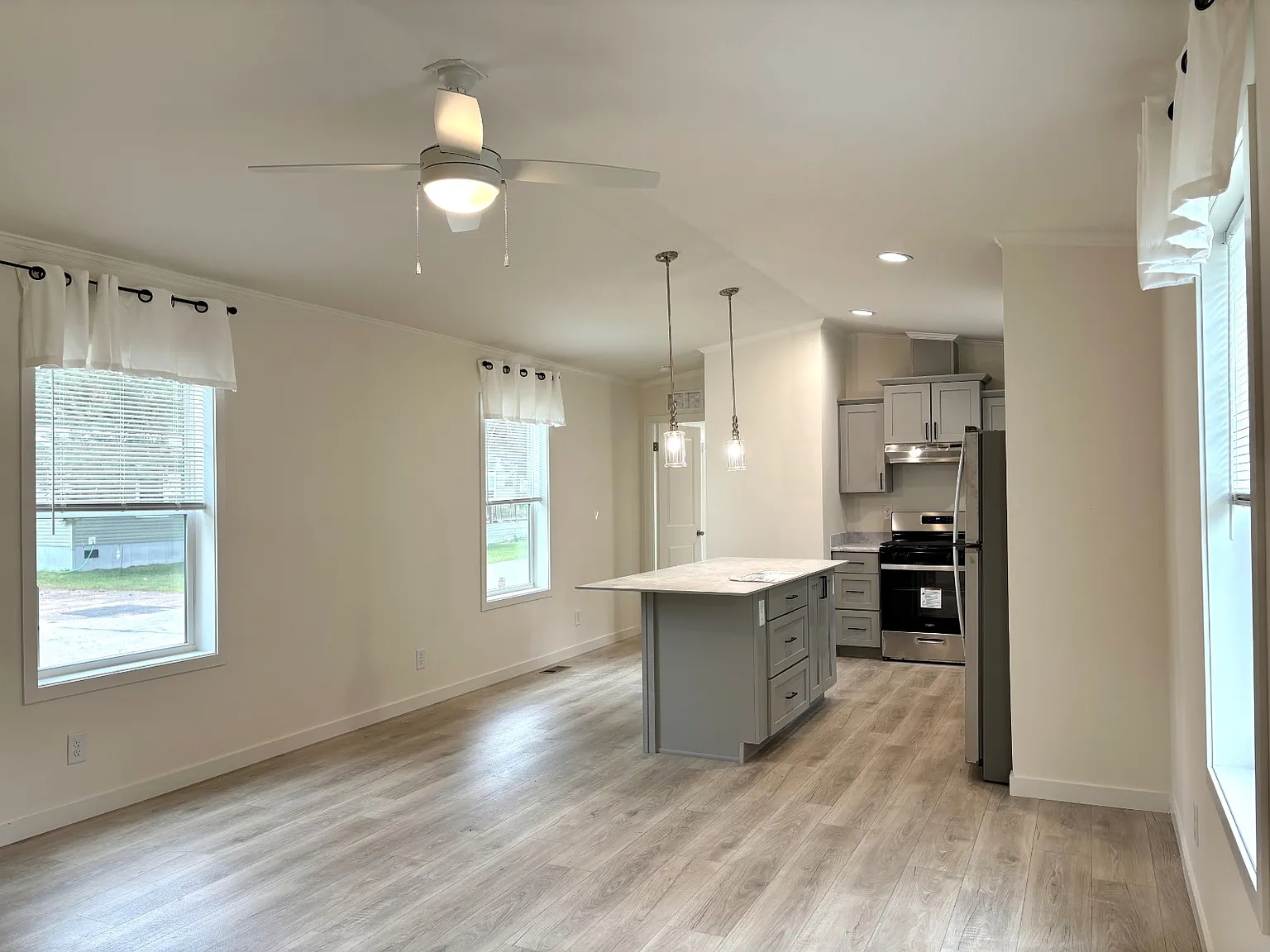 4 bed, 2.0 bath, 1140 sqft, $1,625 — Photo 2