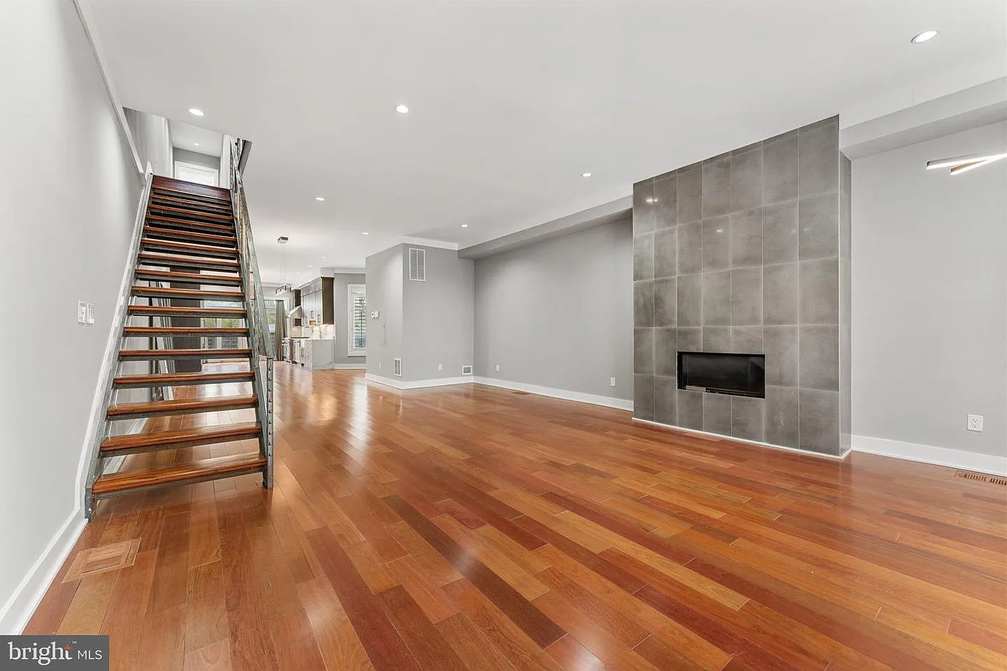 4 bed, 3.5 bath, 3000 sqft, $6,700 — Photo 2