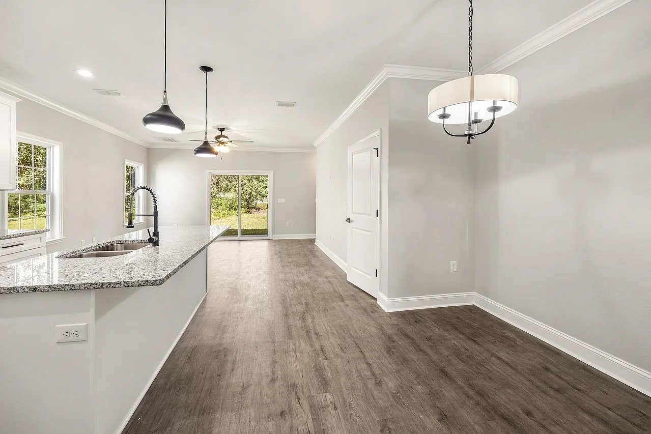 3 bed, 2.5 bath, 1410 sqft, $1,950 — Photo 3