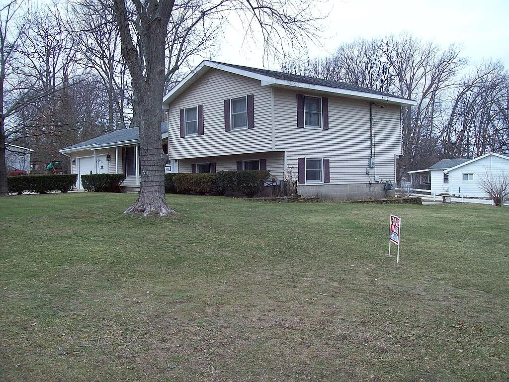 304 Parklane St photo 1