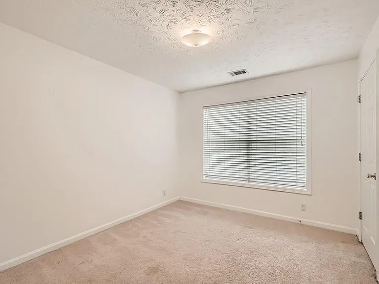 390 Saddle Bridge Dr — Photo 24