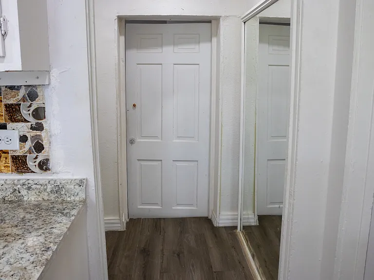 1603 W Laurel — Photo 13
