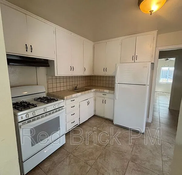 2240 Glen Ave — Photo 6