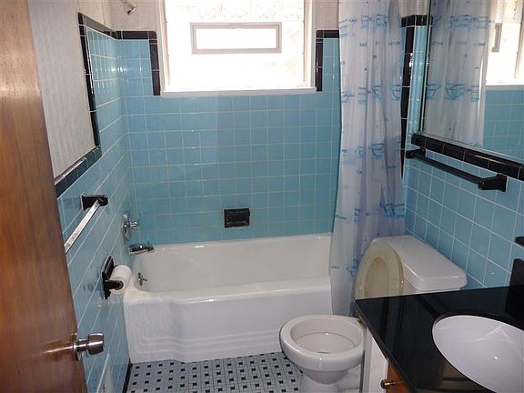 1st Floor Bath
