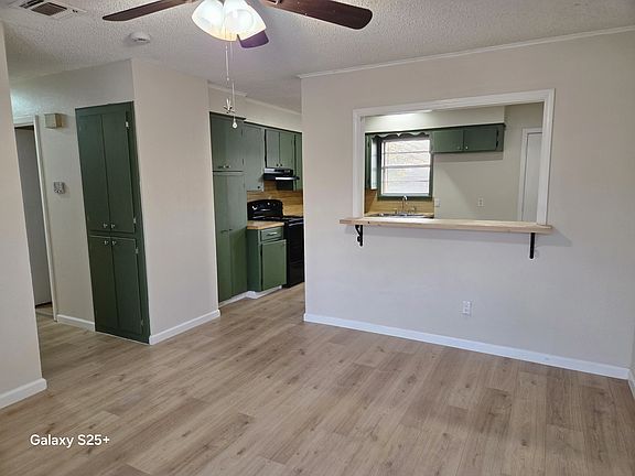 3rd image of 3910 Ella St