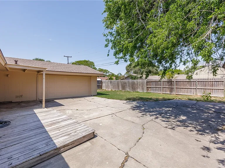 207 Blanco Dr — Photo 39