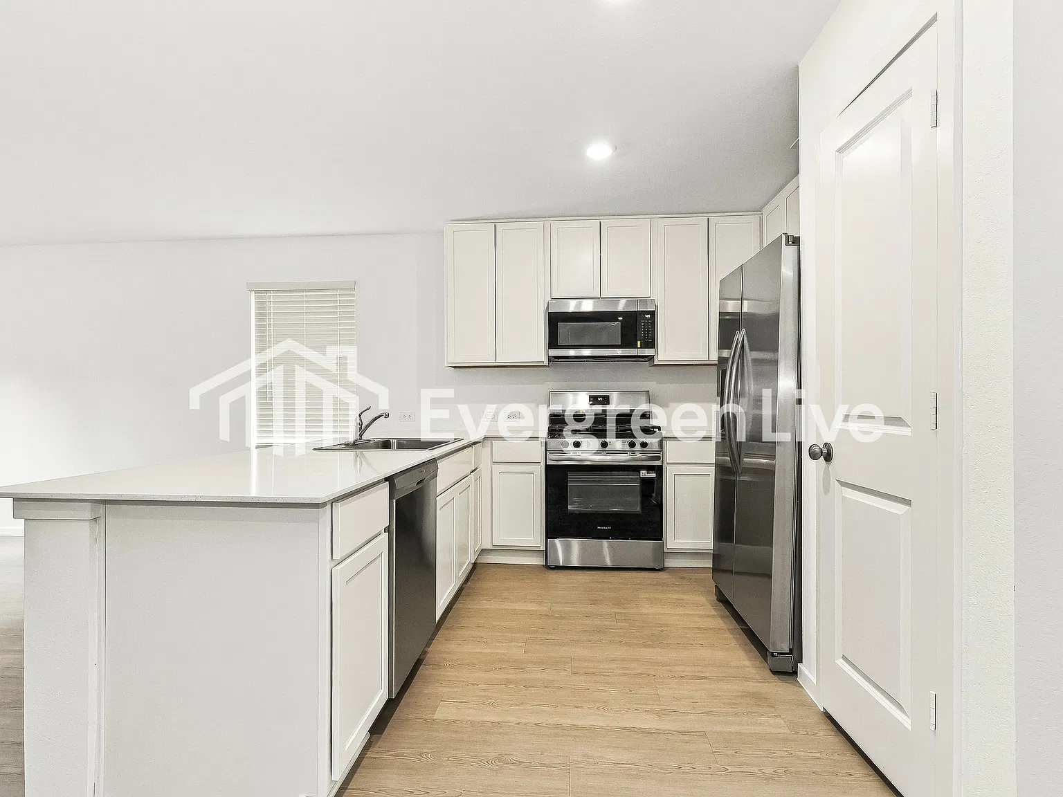 4 bed, 2.0 bath, 1667 sqft, $1,595 — Photo 4