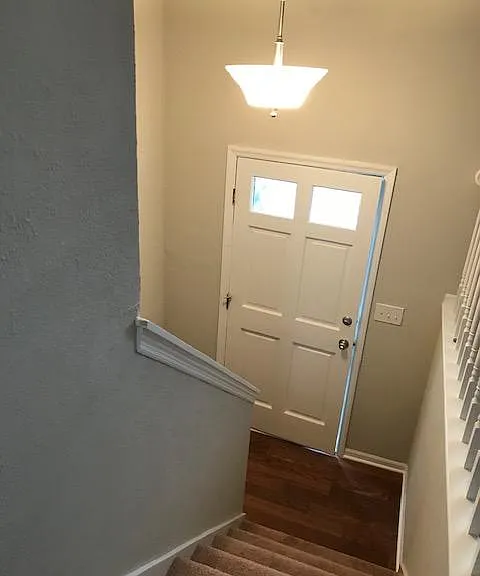 1025 Clovernoll Ct — Photo 3