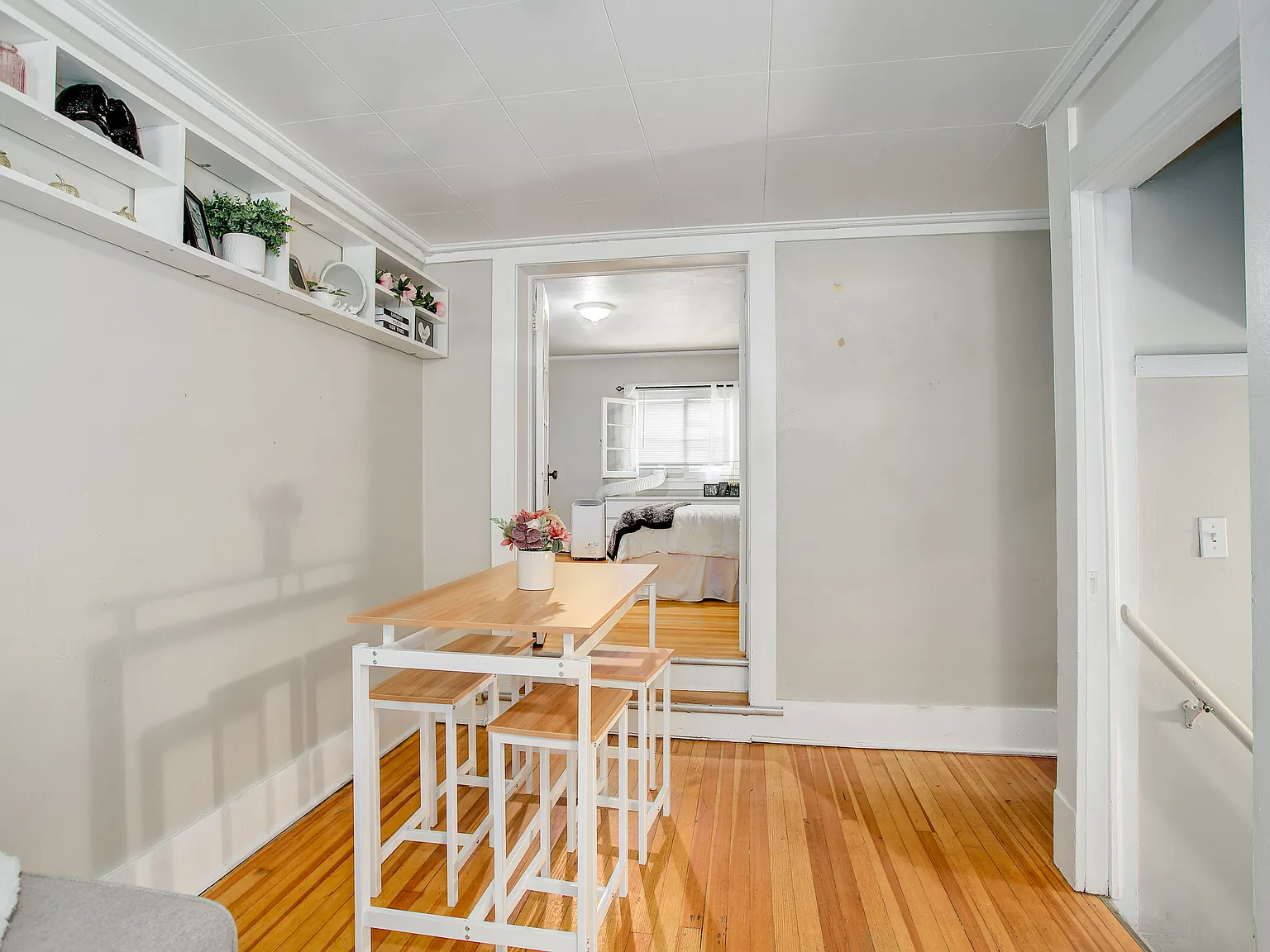 4 bed, 1850 sqft, $6,975 — Photo 4