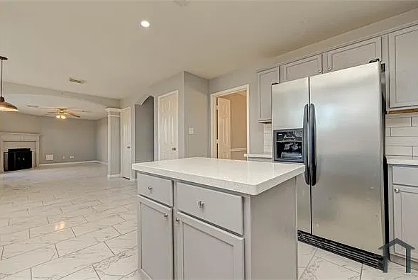 4 bed, $2,900 — Photo 2
