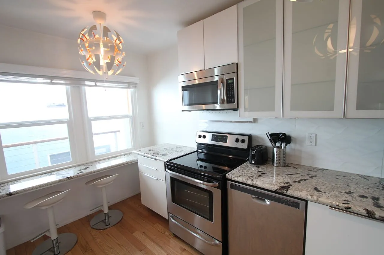 1 bed, 550 sqft, $3,499 — Photo 2