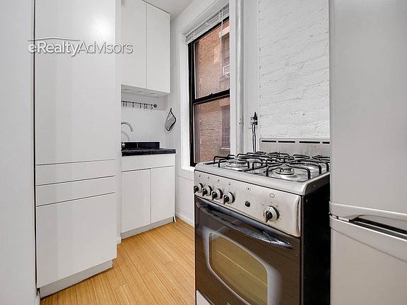 3rd image of 210 Thompson St #3FN