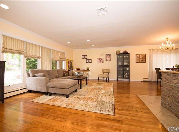 2nd image of 1403 Stephen Marc Ln