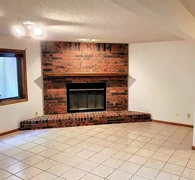 4 bed, 2426 sqft, $2,050 — Photo 2