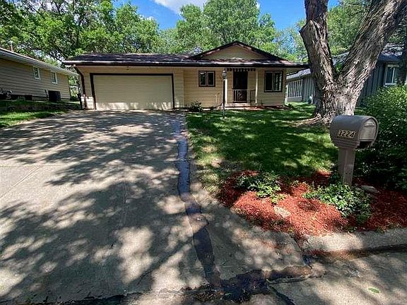 3rd image of 3224 Viking Dr