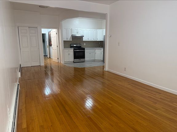 4th image of 235 Starr St #1R