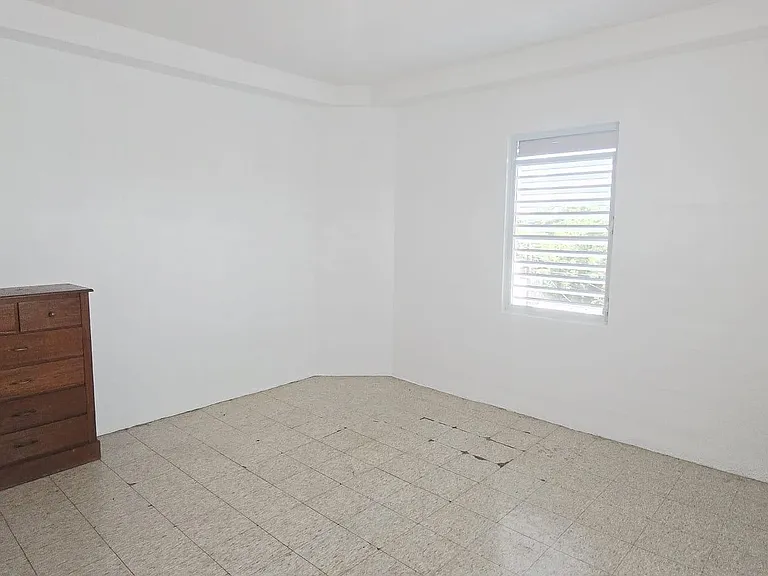 185 Avenue Noel Estrada — Photo 2