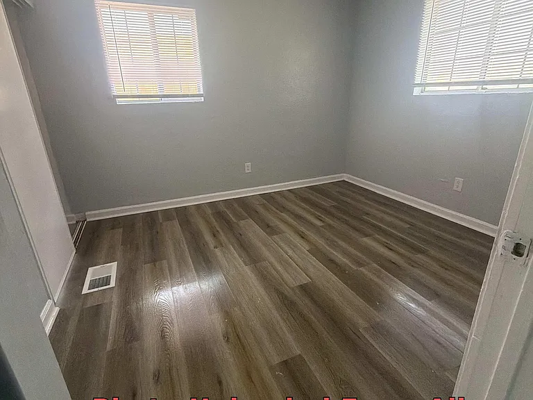 440 N Thompson St — Photo 3