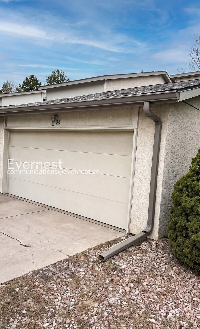 2 bed, 2.5 bath, 1349 sqft, $1,795 — Photo 1