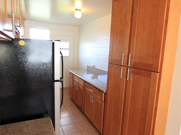 3rd image of 823 Waiaka Pl