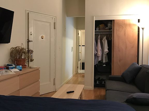 4th image of 153 E 43rd St APT 2D