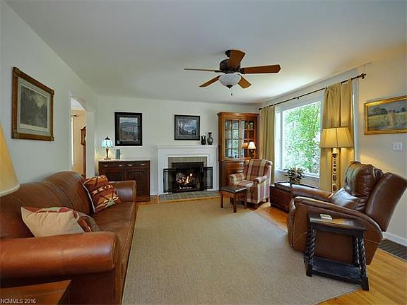 3rd image of 1909 Trellis Ln