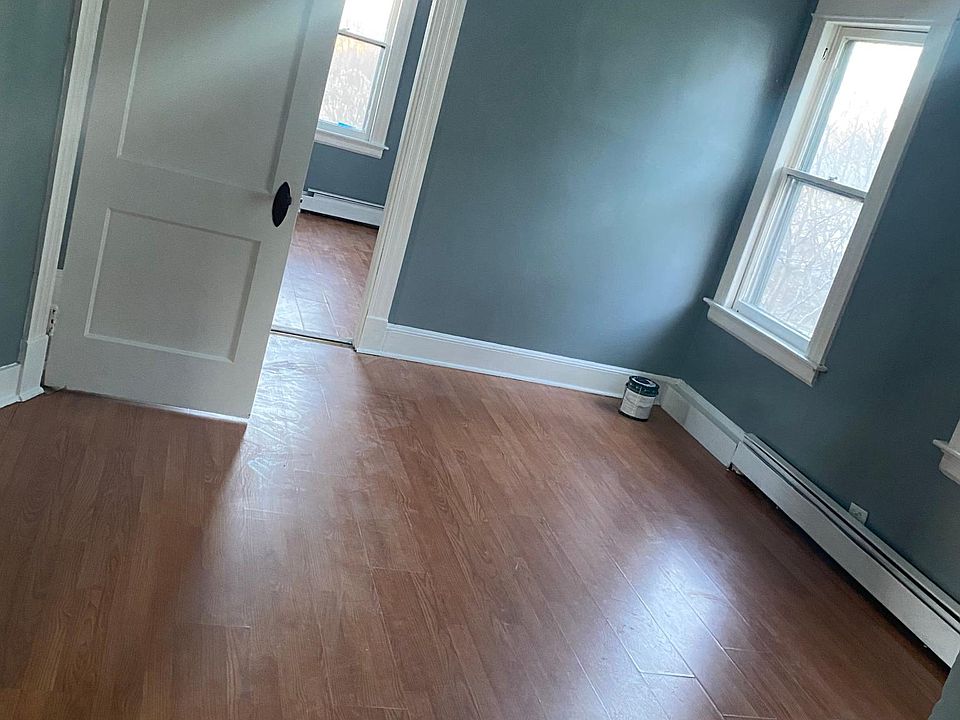 2nd image of 240 Oak St #4