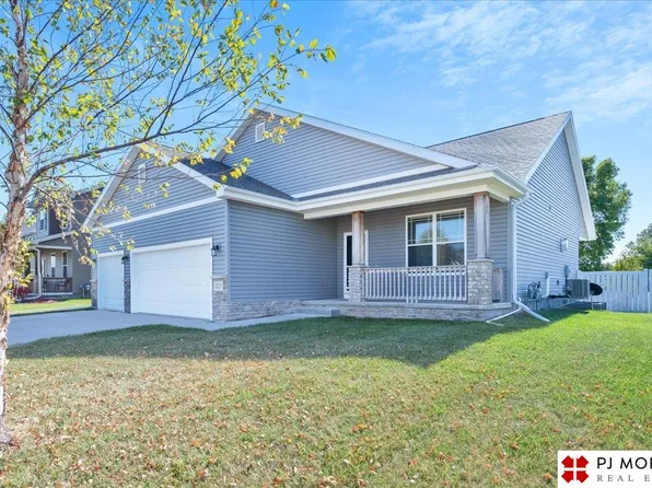 2127 Skyhawk Ave, Papillion, NE 68133