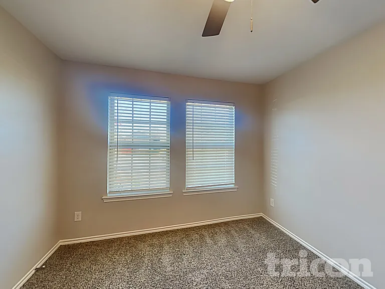 1002 Meadow Wood Ln — Photo 6