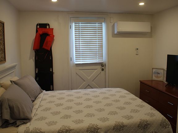 4th image of 313 E Glenwood Ave #1