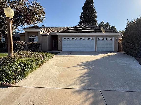 2nd image of 2409 E Oak Avenue