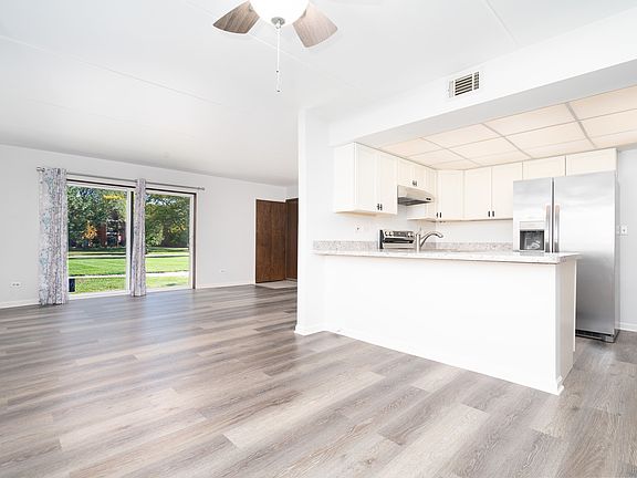 5th image of 15308 Treetop Dr APT 1B