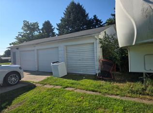 202 15th St, Belle Plaine, IA 52208