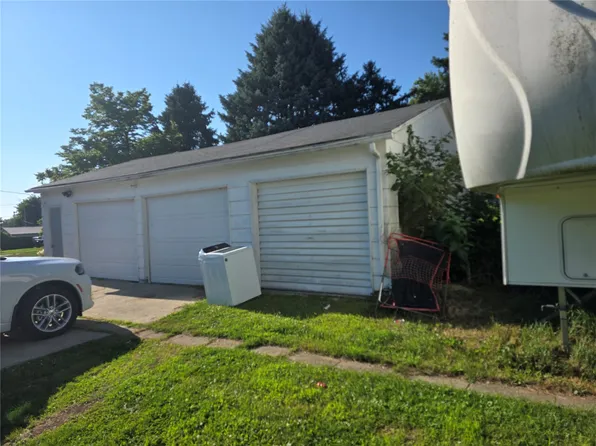 202 15th St, Belle Plaine, IA 52208