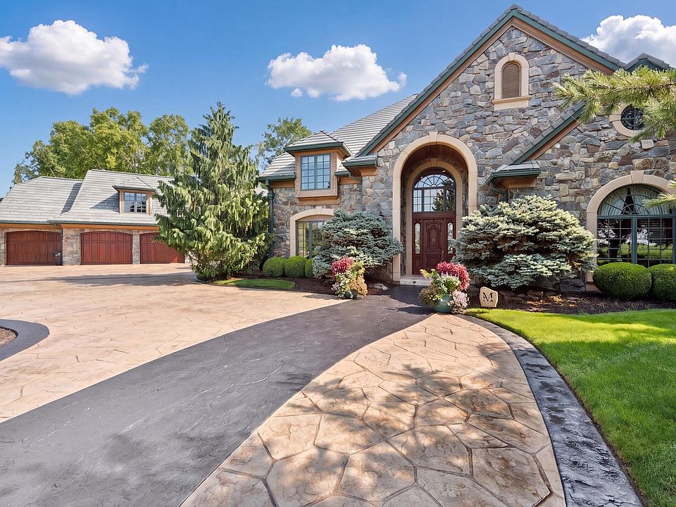 1st image of 555 Maple Knoll Rd