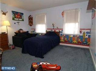 708 Farmingdale Dr, Douglassville, PA 19518