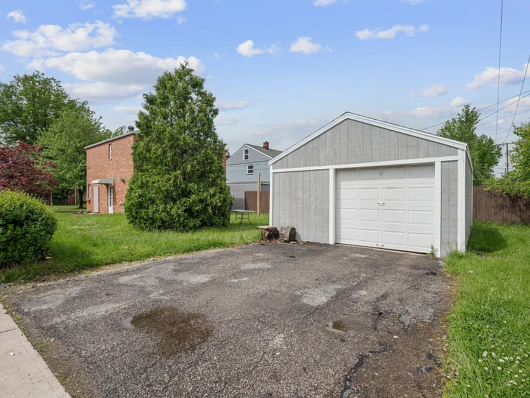 21001 Priday Ave — Photo 25