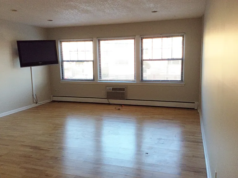 3019 Bryant Ave S #103 — Photo 8