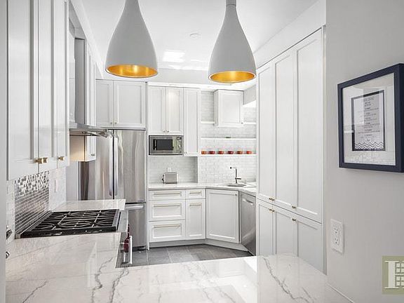3rd image of 160 W 95th St APT 4D