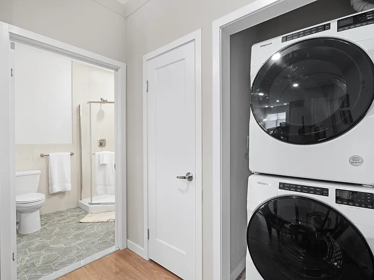 Metro526 Luxury Apartments — Photo 18