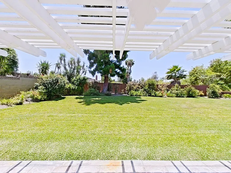 25152 Northrup Dr — Photo 17